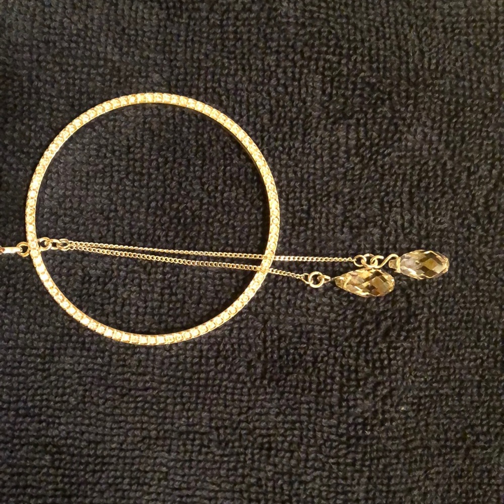 Beautiful Swarovski necklace. 18 adjustable.